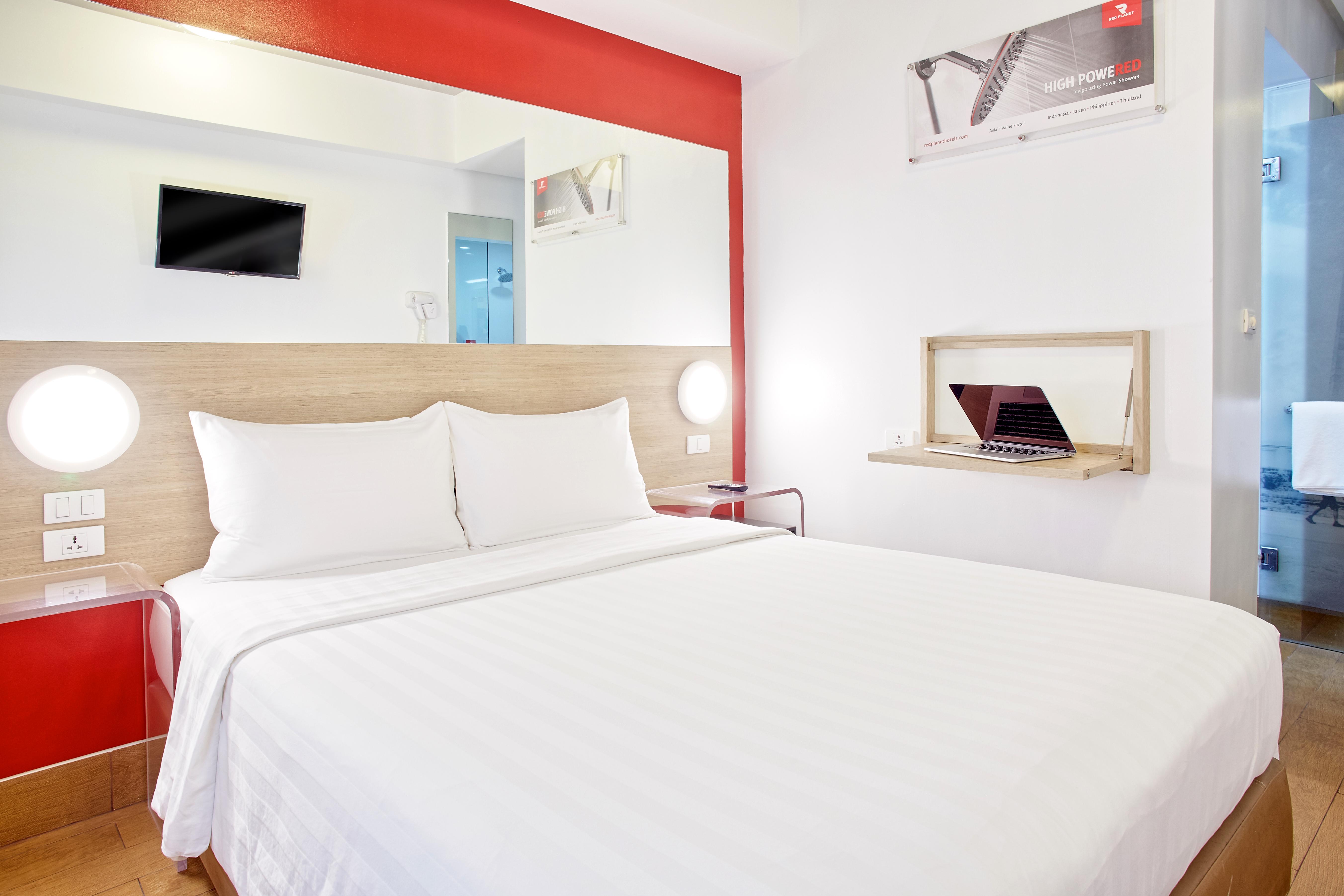 Red Planet Manila Malate Mabini Hotel Exterior photo