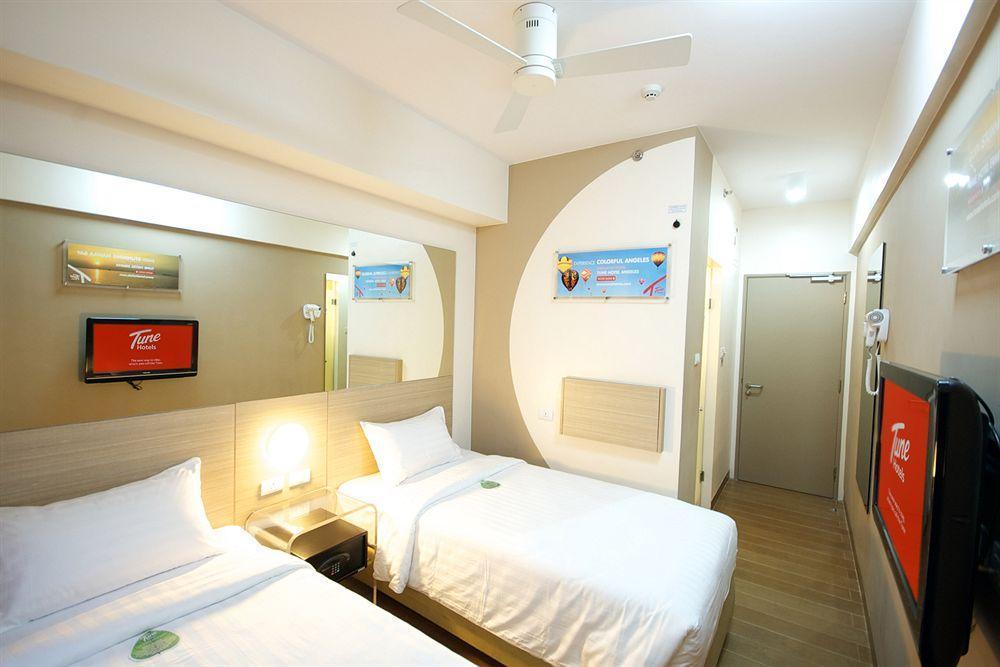 Red Planet Manila Malate Mabini Hotel Exterior photo