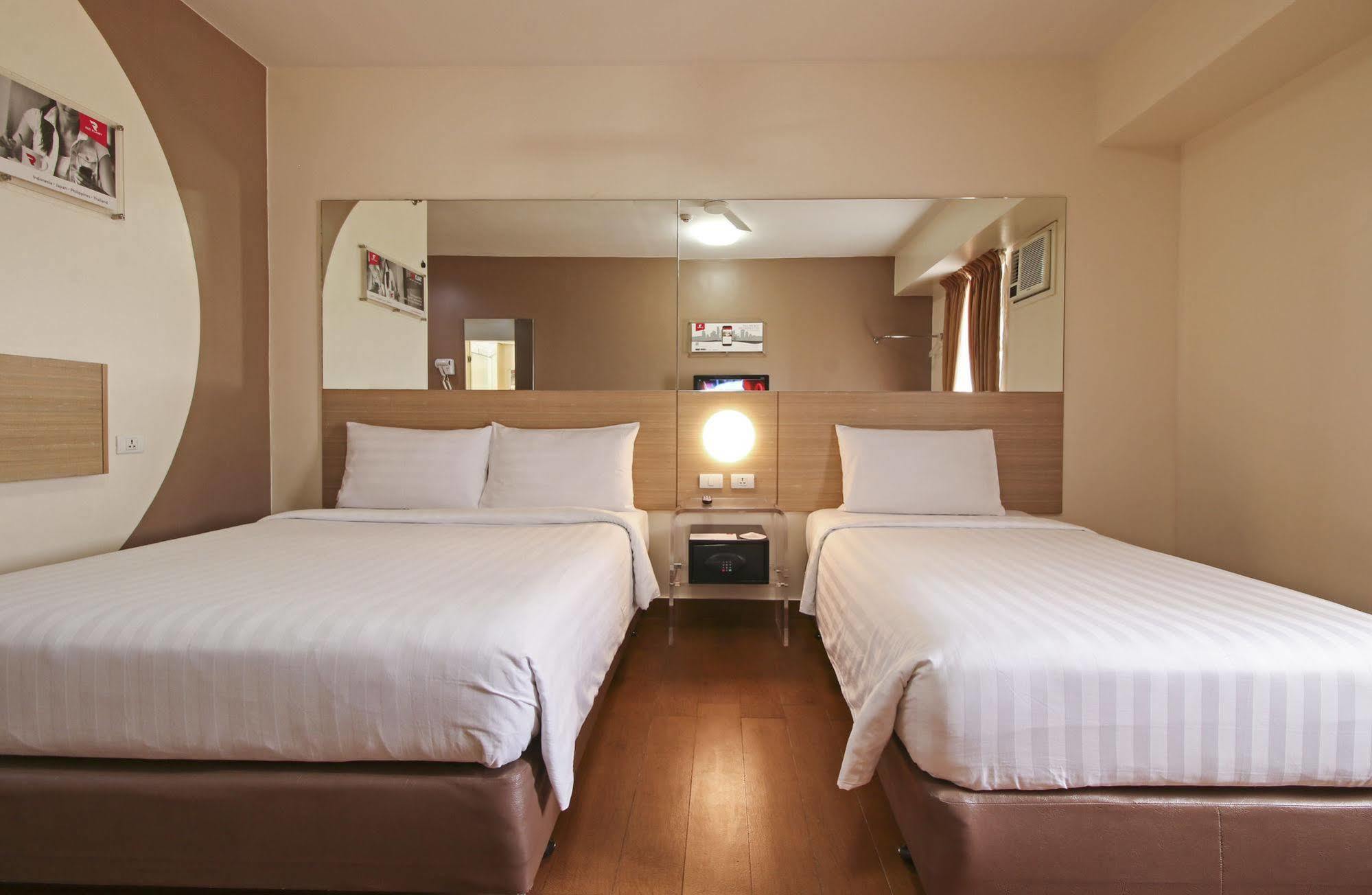 Red Planet Manila Malate Mabini Hotel Exterior photo